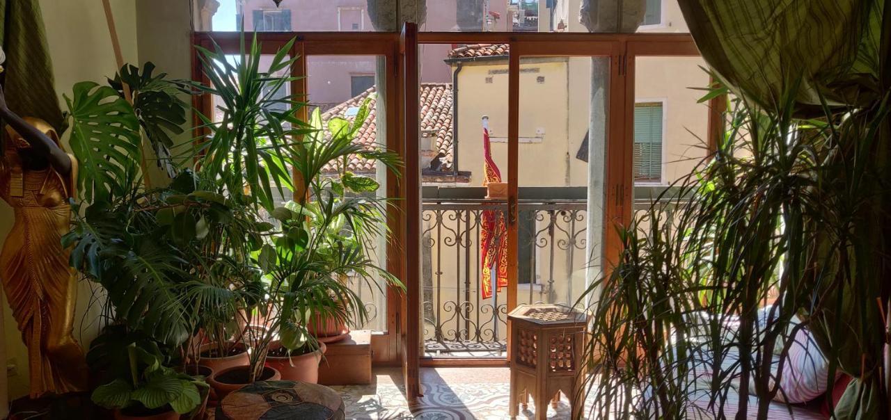 Charming Large Palazzo In Center For Up To 9 People Appartement Venetië