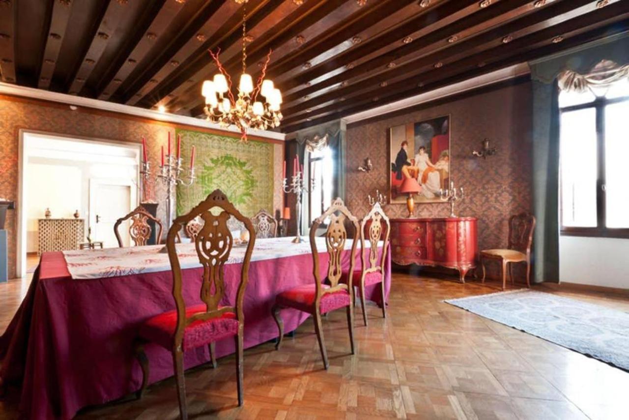 Charming Large Palazzo In Center For Up To 9 People Appartement Venetië